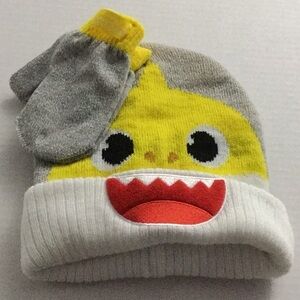 NWOT Baby Shark Hat & Mittens Set Youth Un…